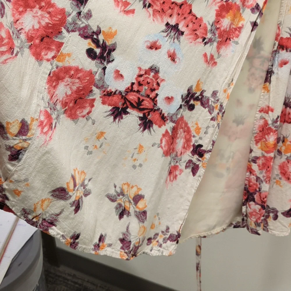 Aakaa Floral Wrap Dress – Boho-Inspired Elegance - Voluminous - Flowy - Delicate - Picture 6 of 12